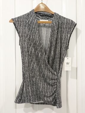 Chaus Sleeves Top, Size S